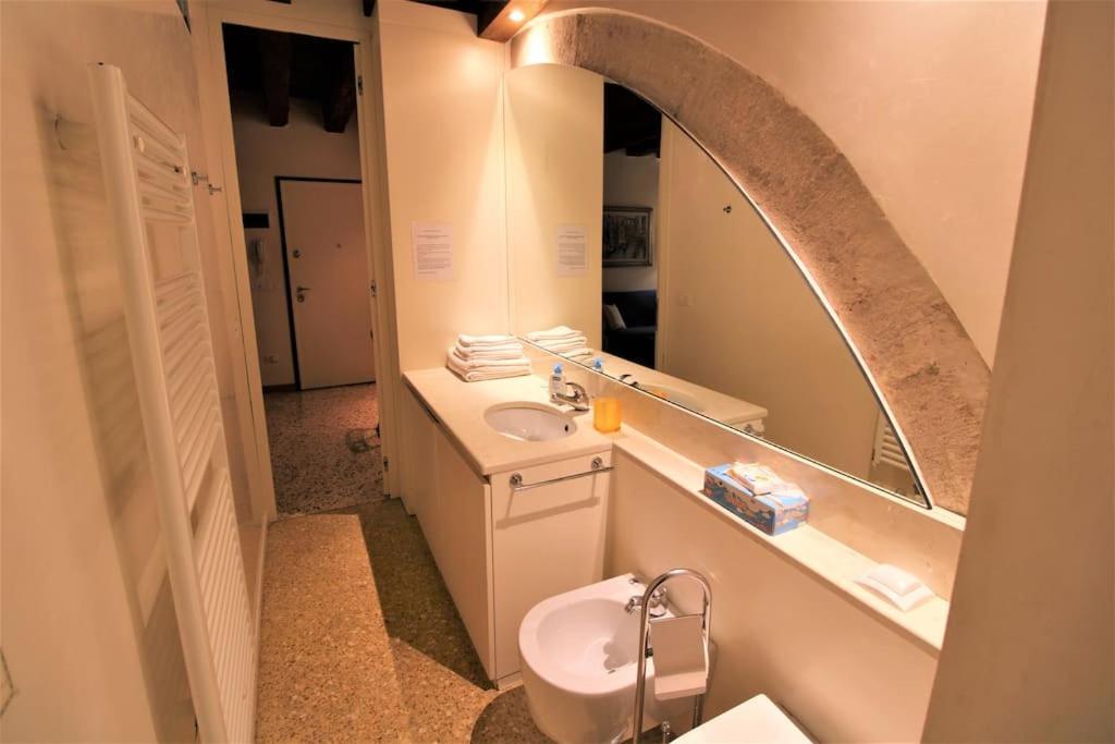 San Marco Charming Apartment With Canal View Venecia Exterior foto